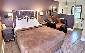 D'Vinery Rock Cottage/ #6